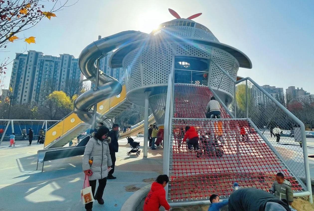 飞碟造型户外不锈钢滑梯定制_城市公园太空飞船无动力儿童乐园设施