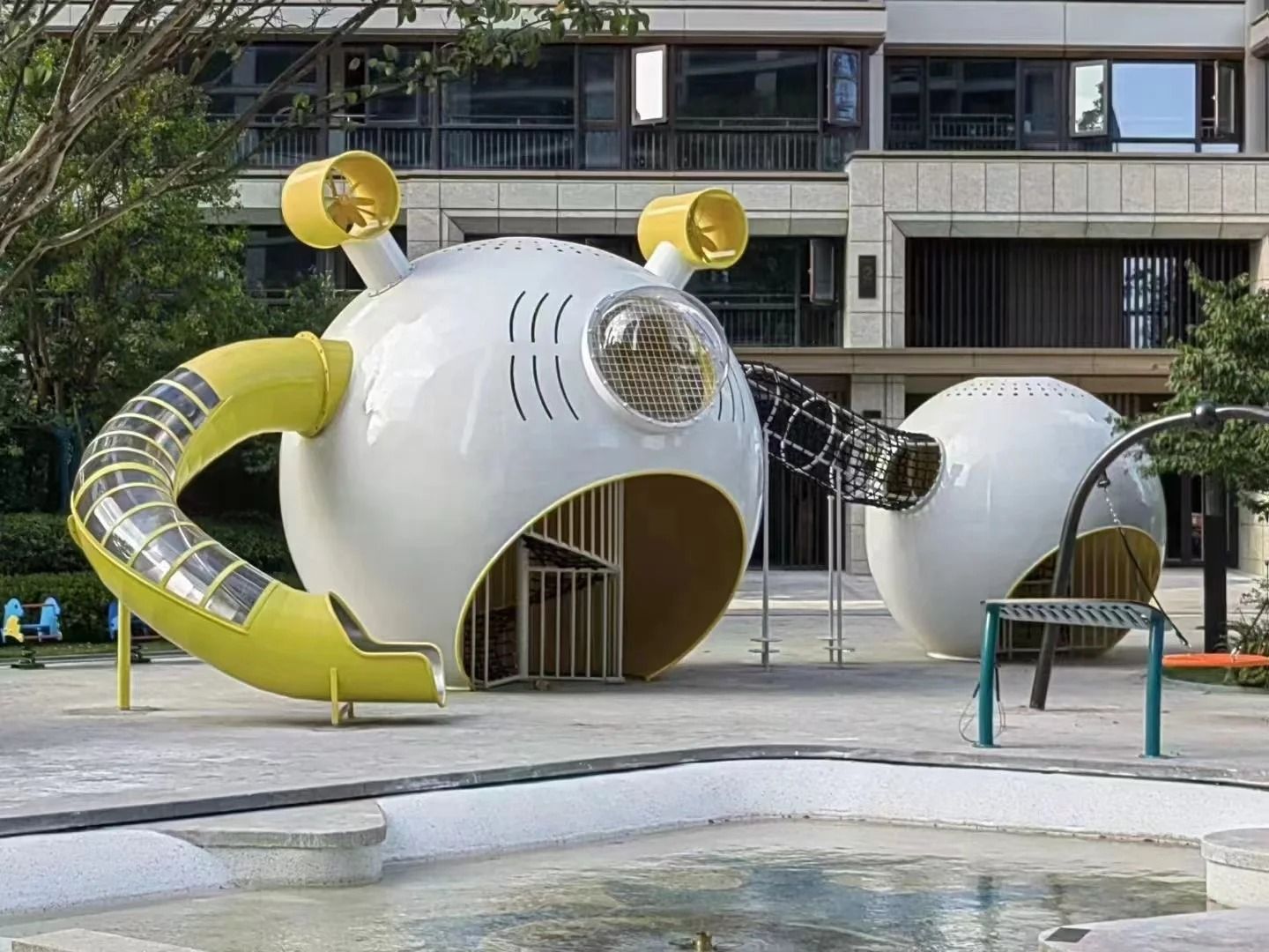 太空球形非标组合滑梯｜地产小区飞碟造型儿童游乐设备｜户外创意造型无动力游乐设施厂家